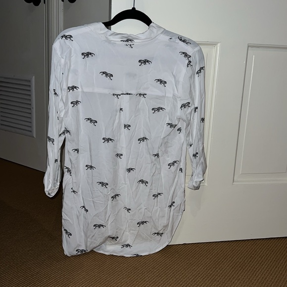 NWNT High-Low Tiger Patterned Button Down - Picture 2 of 7